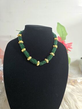 Elegant Green Beaded Necklace with Gold Accents(naugedi) - Women Jewelry